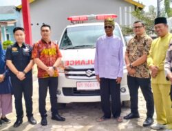 Pemdes Lalang Kabung Serahkan Ambulans Baru untuk Masyarakat, Disaksikan Kasi Datun Kejari Pelalawan