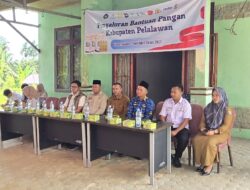 Senator Abdul Hamid Salurkan Bantuan kepada Masyarakat Miskin Bandar Petalangan