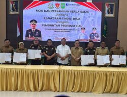 Pemkab Pelalawan Teken MoU Penerapan Pidana Kerja Sosial Bersama Kejati Riau