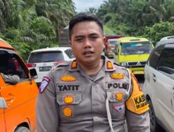 Lakalantas Grandmax vs Truk Brondolan Buat Jalintim Pelalawam Km 37 Macet Parah