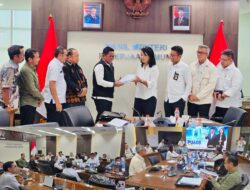 Guna Sinergikan Pembangunan Pusat dan Daerah Bupati Pelalawan Langsung Temui Wamen PU