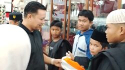 Wakil Bupati Pelalawan H. Husni Tamrin Belanjakan Pakaian untuk 70 Anak Yatim di Pangkalan Kerinci