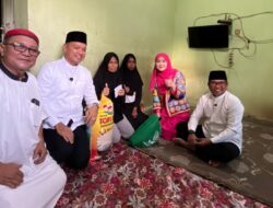 Bupati dan Wakil Bupati Pelalawan Salurkan Bantuan kepada Warga di Pangkalan Kerinci