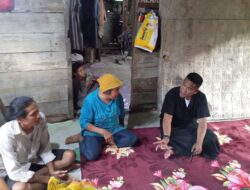 Bupati.Zukri serahkan bantuan kepada Masyarakat Pangkalan Kerinci Timur