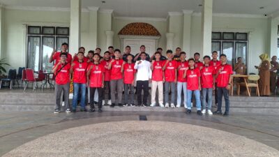 Bupati Zukri lepas Atlet Futsal Pelalawan ikuti Kejurda Piala Gubernur