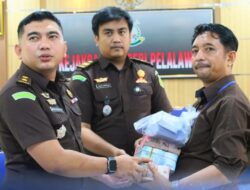 Tegas Berantas Korupsi, Kejari Pelalawan Eksekusi Putusan dan Sita Uang Ratusan Juta