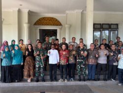 Bupati dan Wabup Sambut Kunjungan Danrem 031/Wira Bima di Rumah Dinas Bupati