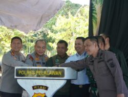 Wabup Pelalawan Dampingi Kapolda Riau Kunjungi Anak Gajah Sumatera Yang Baru Lahir di TNTN