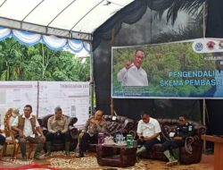 Bupati dampingi Menteri Lingkungan Hidup Tinjau Pengendalian Karhutla Berbasis Pembasahan Lahan Gambut Di Desa Pulau Muda